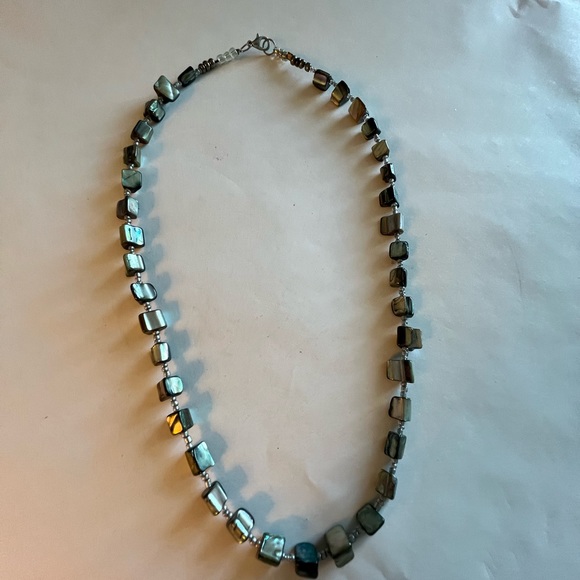 Simple grey shell necklace 20” L - Picture 5 of 6